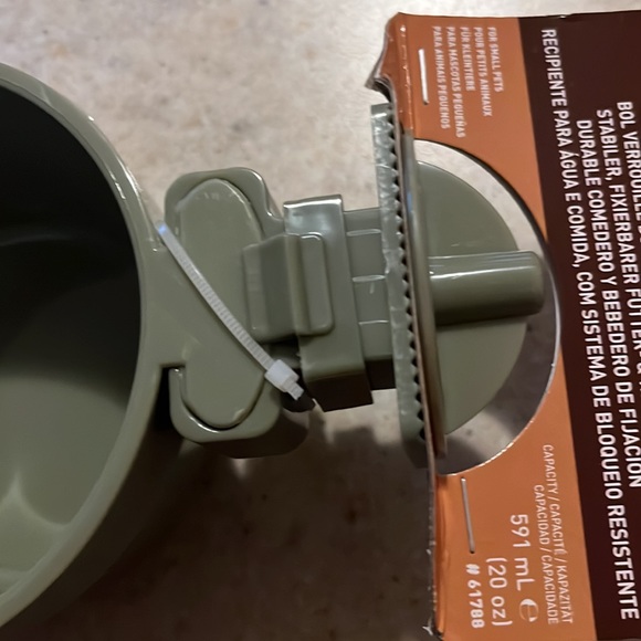 New Living World Lock & Crock bowl - Picture 3 of 8